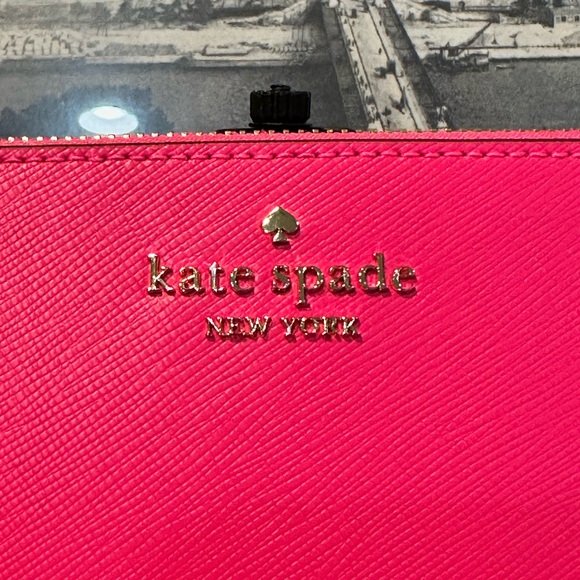 Kate Spade Lucy Medium L-Zip Wristlet Wild Pink - Picture 3 of 11